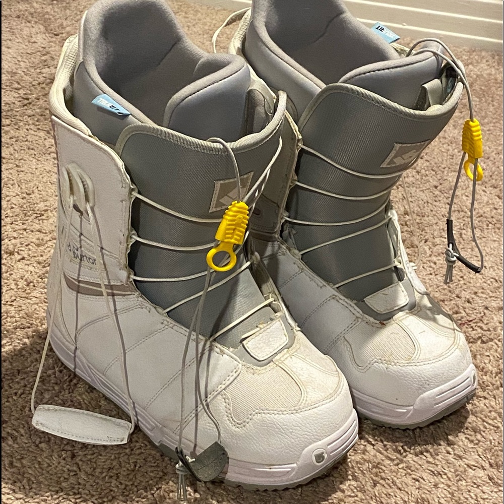 Barely used Burton snowboarding boots, Womens size 10
